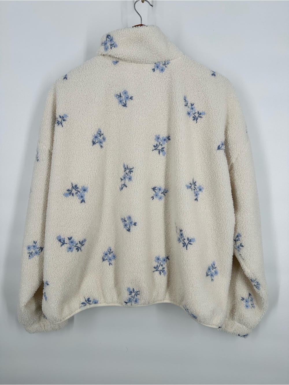 HOLLISTER Embroidered Floral Sherpa Teddy Fleece Zipper Jacket - Picture 3 of 16